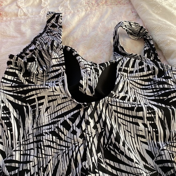 Bathing suit - Picture 3 of 4